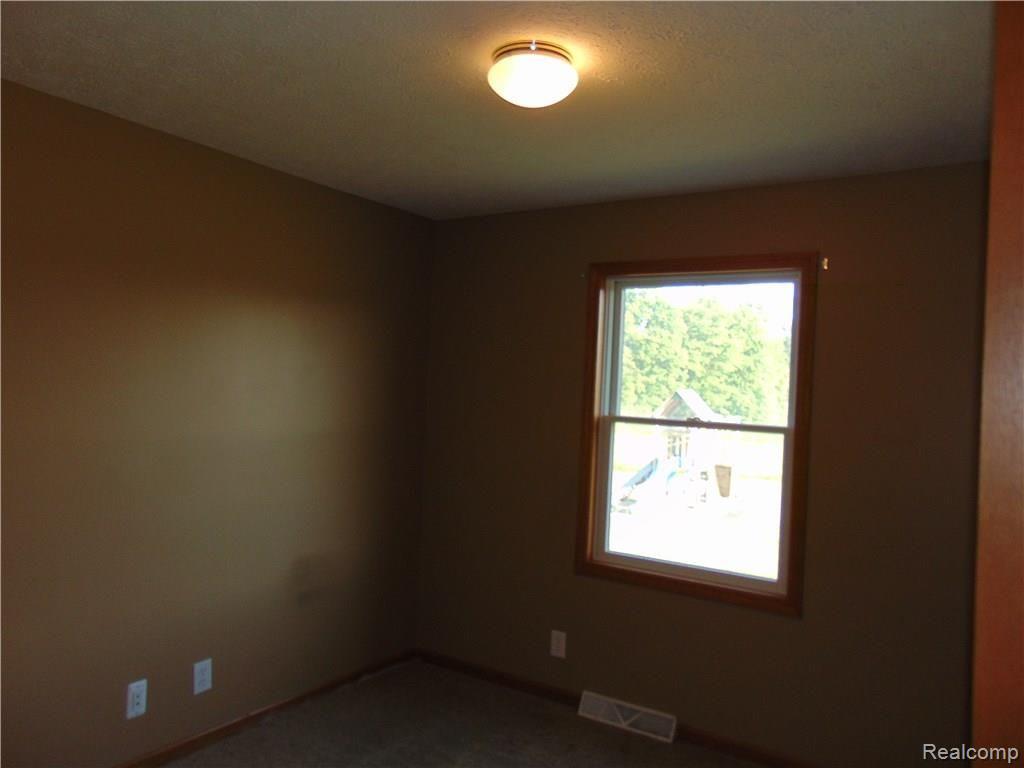 9333 Crofoot Road Fowlerville, MI 48836 - Photo 10 of 27 DSC01294.JPG
