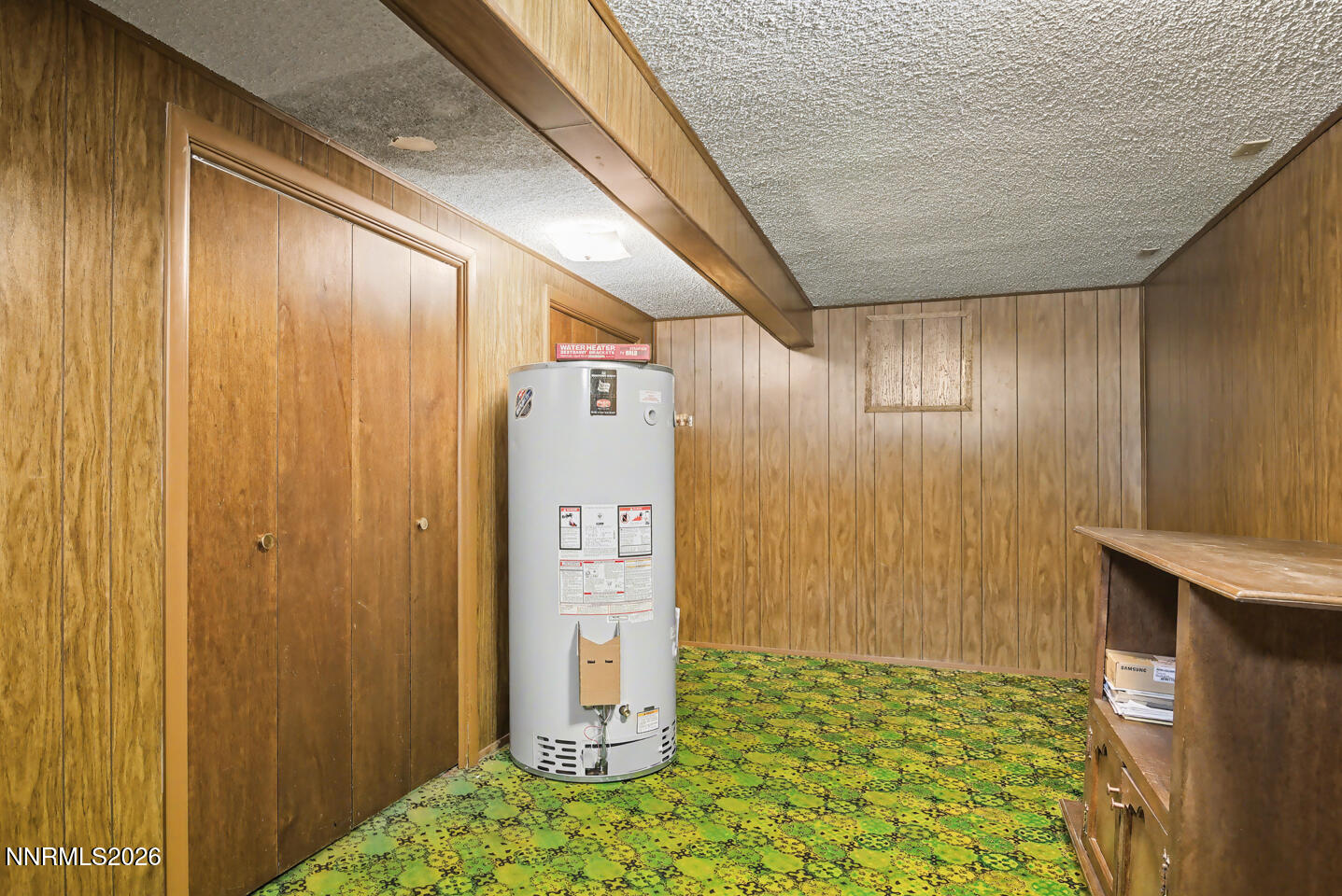 65 South Bailey Street Fallon, NV 89406 - Photo 18 of 34 a bathroom with a shower