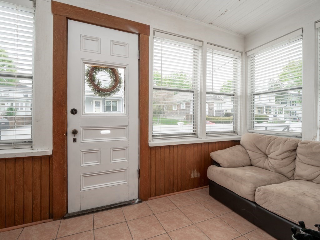 343 Anthony Street Fall River, MA 02721 - Photo 11 of 26 Gallery Image 11
