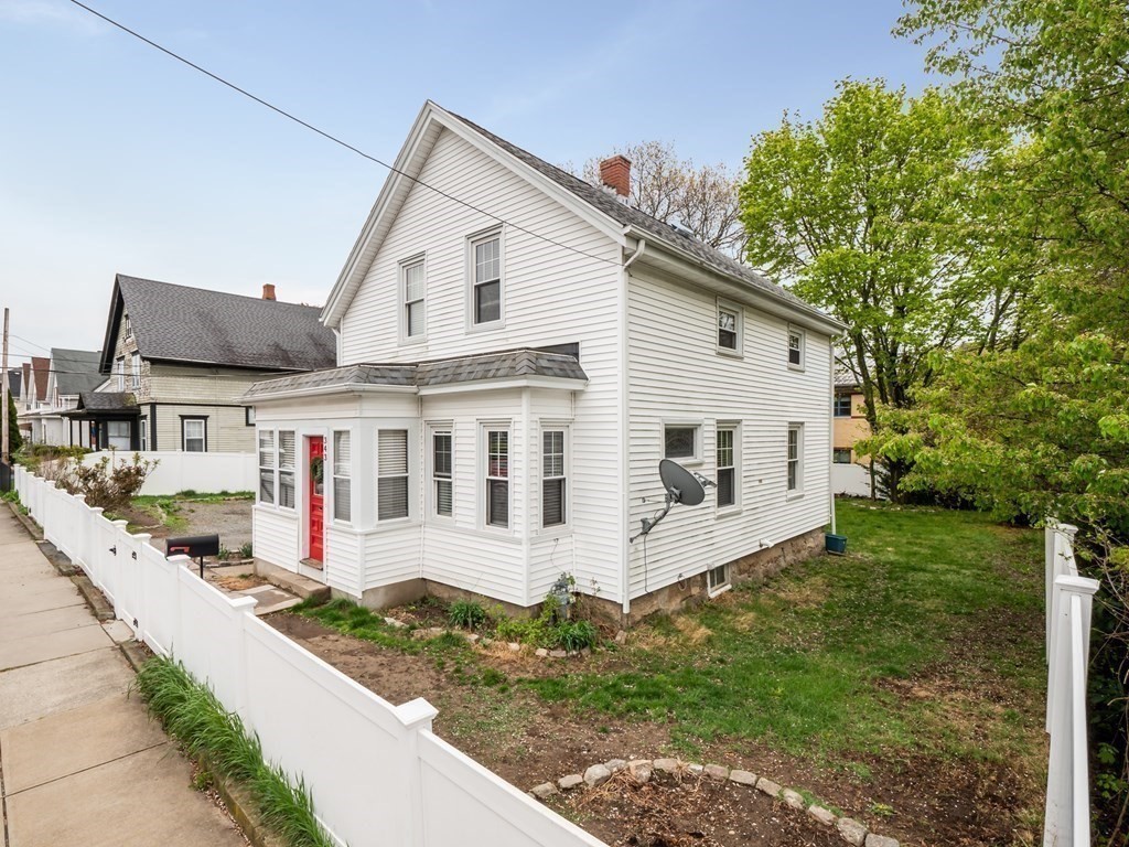 343 Anthony Street Fall River, MA 02721 - Photo 4 of 26 Gallery Image 4