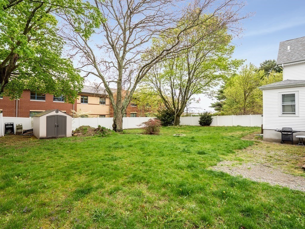 343 Anthony Street Fall River, MA 02721 - Photo 5 of 26 Gallery Image 5