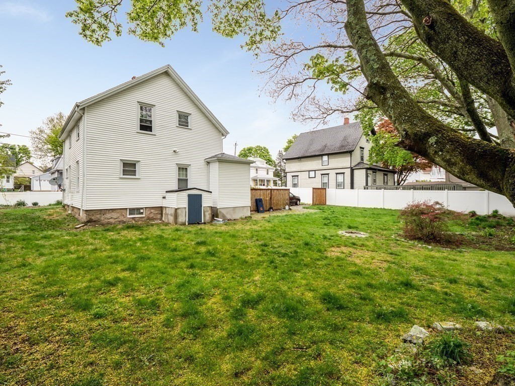 343 Anthony Street Fall River, MA 02721 - Photo 6 of 26 Gallery Image 6