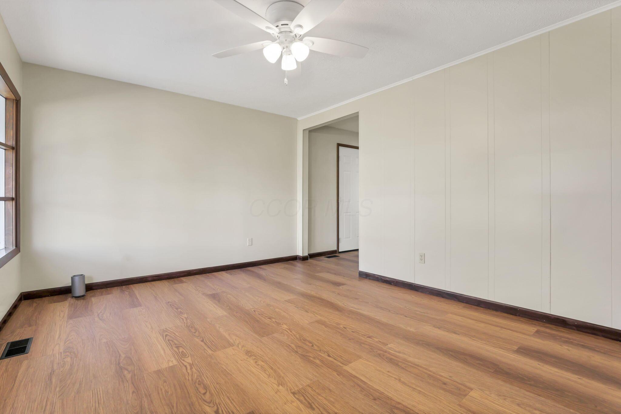 1133 Rumsey Road Columbus, OH 43207 - Photo 5 of 36 Living Room