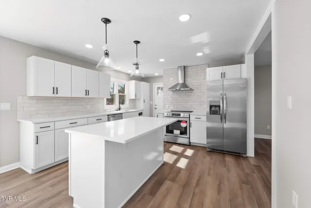 $369,000 | 105 South Monte Vista Drive, Glade Spring, VA 24340