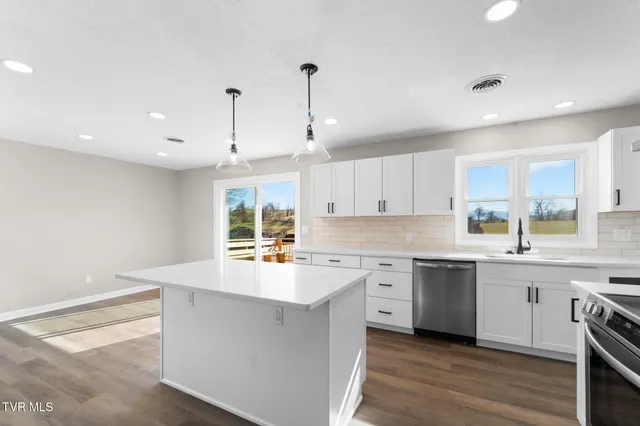 $369,000 | 105 South Monte Vista Drive, Glade Spring, VA 24340