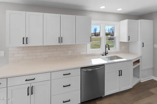 $369,000 | 105 South Monte Vista Drive, Glade Spring, VA 24340