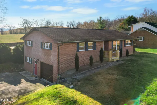 $369,000 | 105 South Monte Vista Drive, Glade Spring, VA 24340