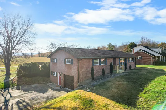 $369,000 | 105 South Monte Vista Drive, Glade Spring, VA 24340