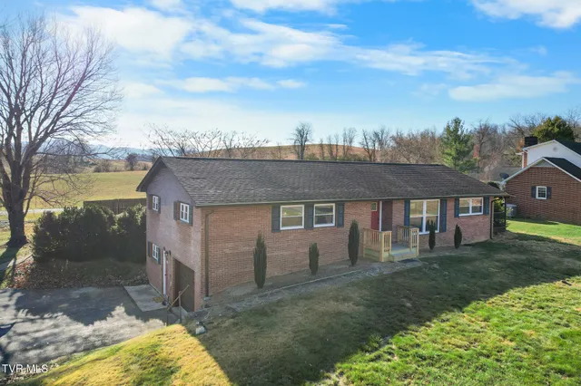 $369,000 | 105 South Monte Vista Drive, Glade Spring, VA 24340