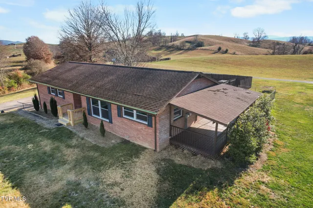 $369,000 | 105 South Monte Vista Drive, Glade Spring, VA 24340