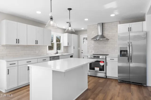 $369,000 | 105 South Monte Vista Drive, Glade Spring, VA 24340