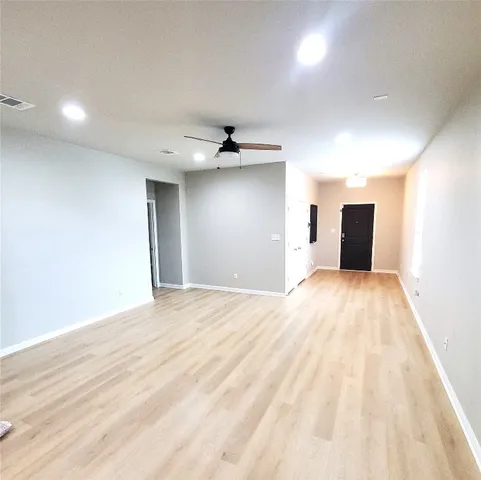 a view of a livingroom with a ceiling fan