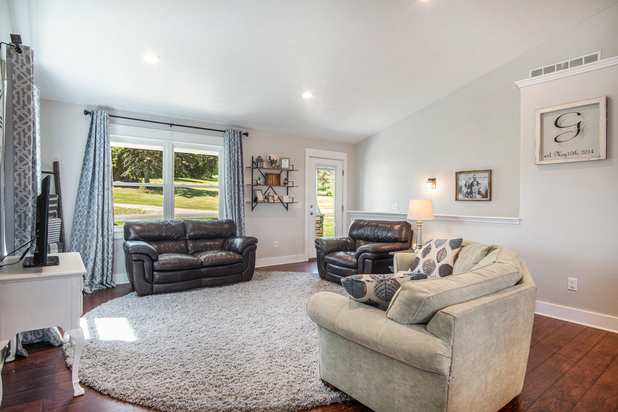 792 East Tyler Road Hart, MI 49420 - Photo 6 of 30 Living Room