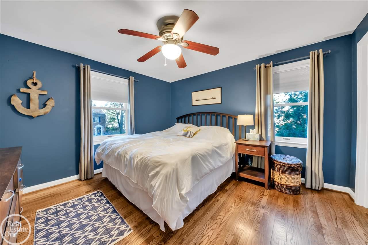 256 Ridgemont Road Grosse Pointe, MI 48236 - Photo 14 of 30 50029452-13.JPG