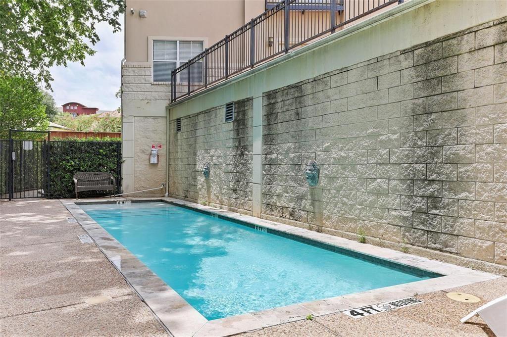 3102 Kings Road, Unit 2208 Dallas, TX 75219 - Photo 5 of 19 a backyard of a house