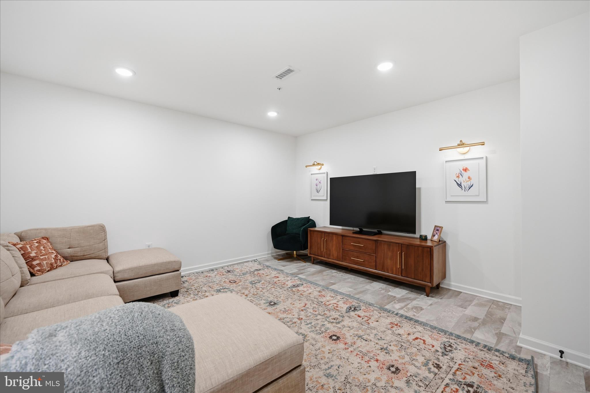 2481 Artesian Way Lancaster, PA 17601 - Photo 26 of 32 Family Room