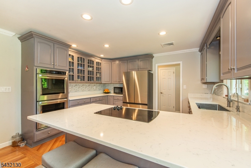 77 Hanover Road Mountain Lakes, NJ 07046 - Photo 11 of 36