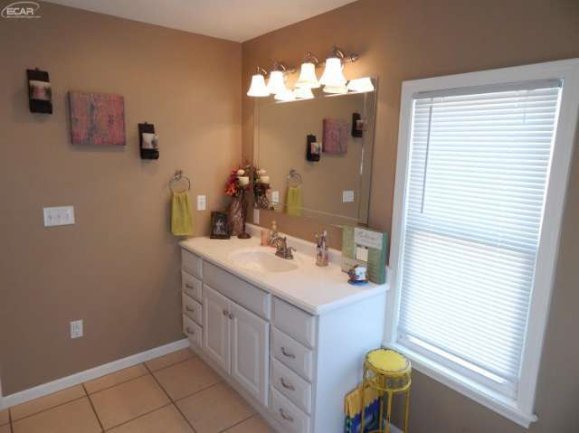 5022 Deland Road Flushing, MI 48433 - Photo 18 of 36 21139312-17.JPG