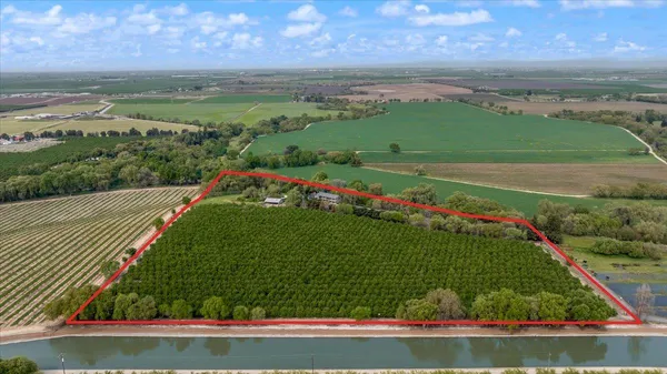 a view of a water fountain in front of house
