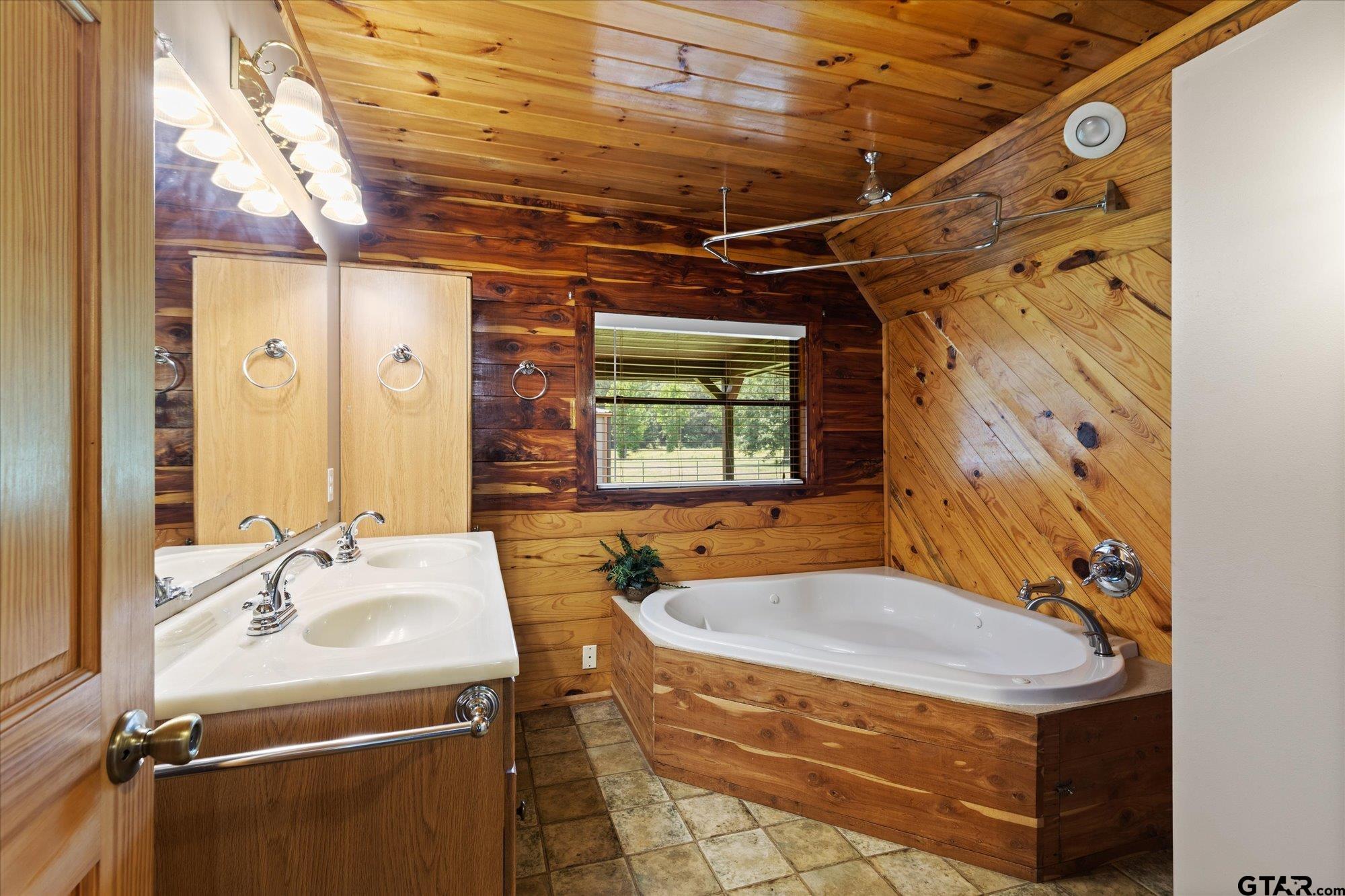 124 Loblolly Road Gilmer, TX 75645 - Photo 20 of 39