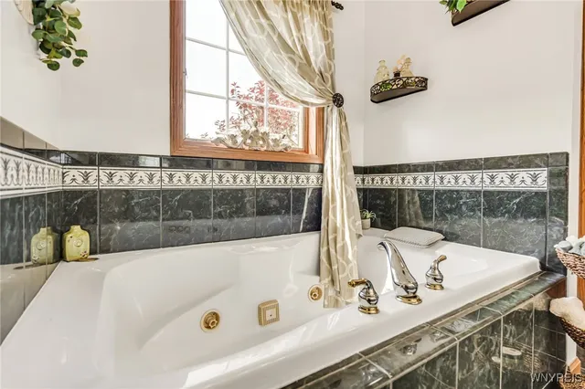 $705,000 | 13373 Day Road, Holland, NY 14080