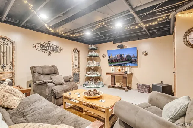 $705,000 | 13373 Day Road, Holland, NY 14080