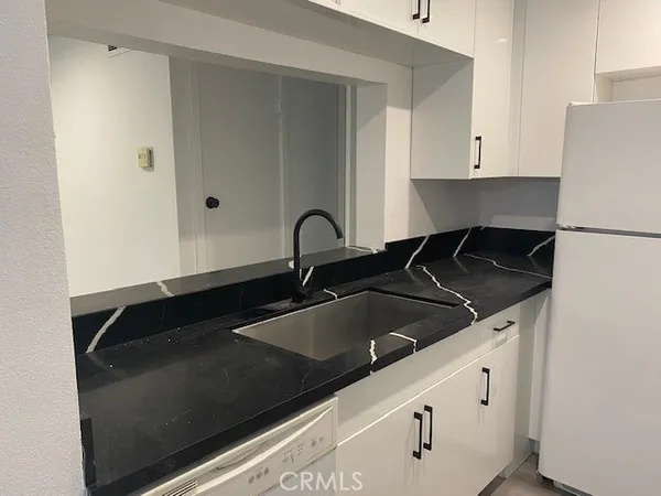 $2,990 | 5460 White Oak Avenue, Unit E123, Encino, CA 91316
