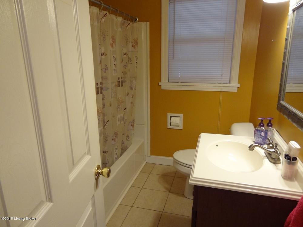 4403 Leeds Road Louisville, KY 40216 - Photo 10 of 32 1st floor full bath