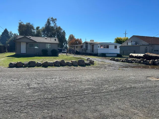 a view of a house with a yard