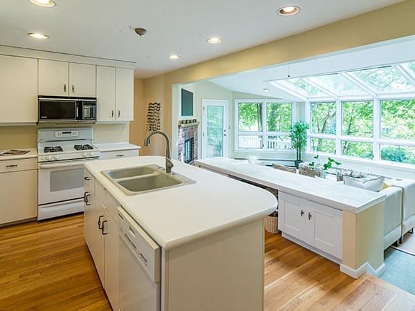 47 Kingswood Road Newton, MA 02466 - Photo 9 of 30