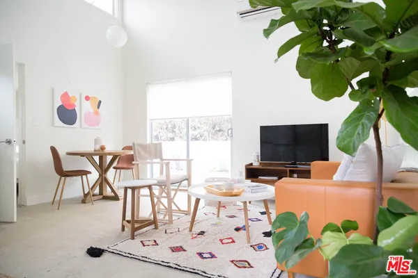 $3,295 | 2228 1/2 Echo Park Avenue, Los Angeles, CA 90026