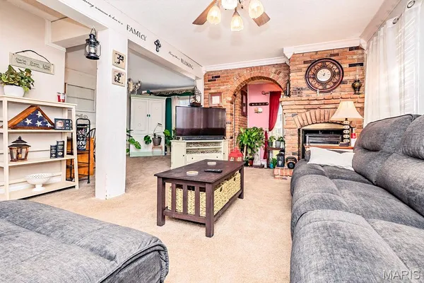 $255,000 | 209 Virginia Avenue, Crystal City, MO 63019
