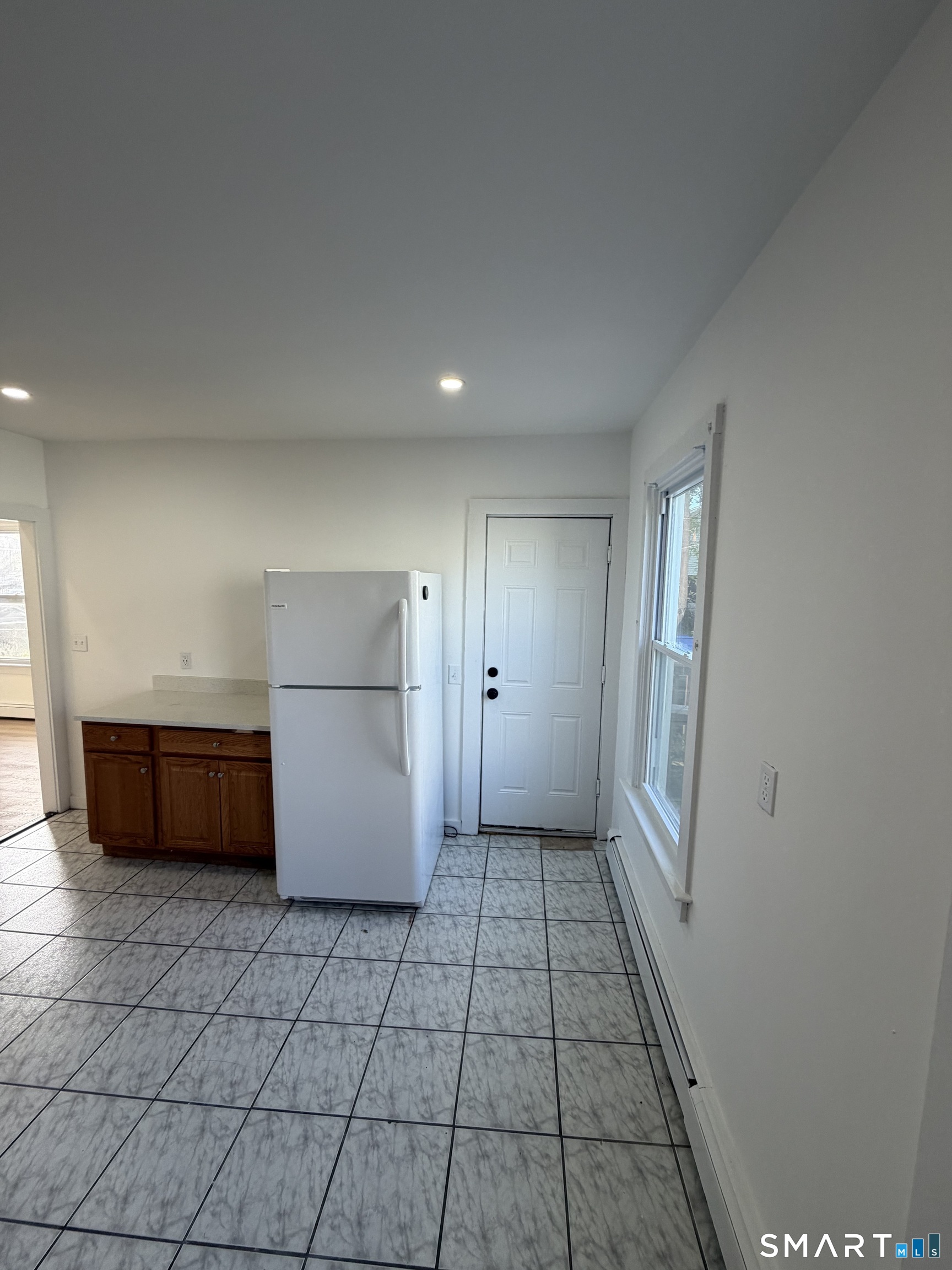142 Cowles Street Bridgeport, CT 06607 - Photo 4 of 12