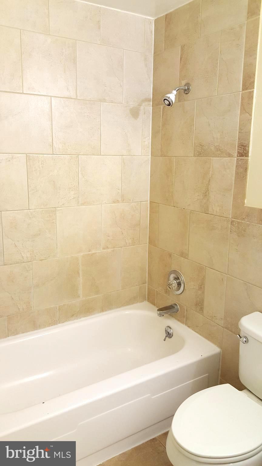 302 South Harrison Road Sterling, VA 20164 - Photo 15 of 24 Bath Updated a few year ago (Hall bath)