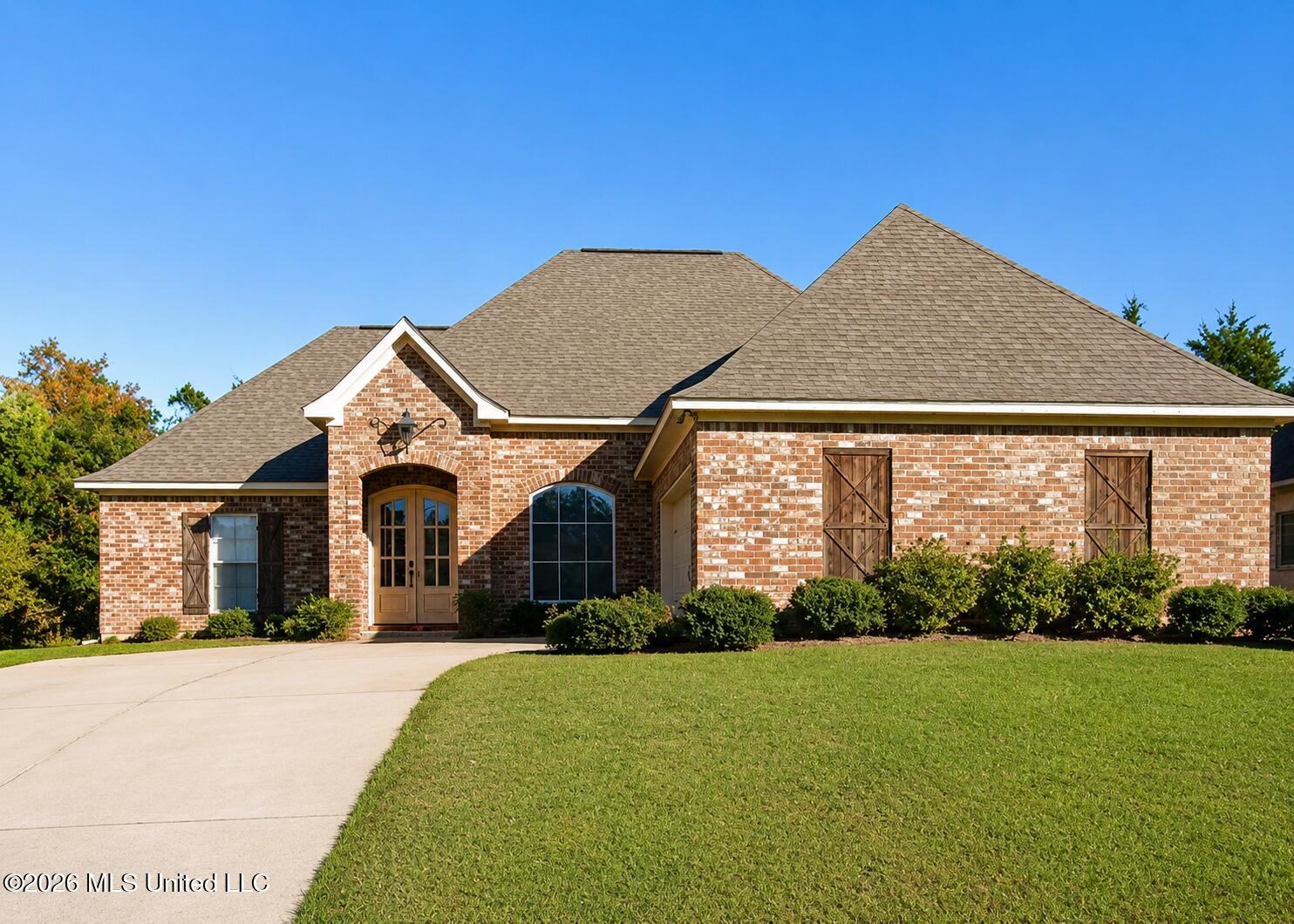 114 Germany Drive Canton, MS 39046 - Photo 2 of 13 0BF1FA5F-19F7-4B89-B6A8-9DCA84872C24 (1)