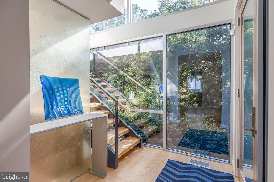 6575 Braddock Road Alexandria, VA 22312 - Photo 3 of 48