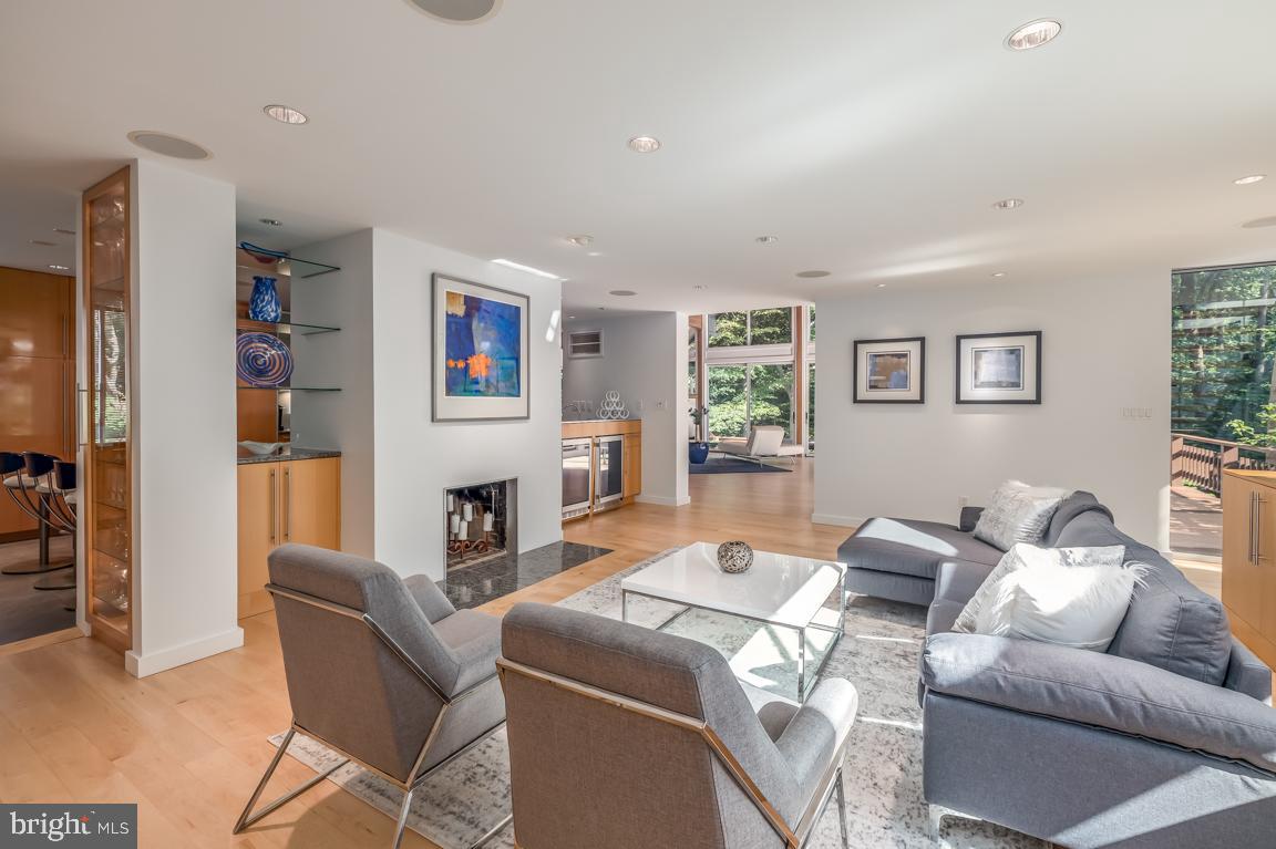 6575 Braddock Road Alexandria, VA 22312 - Photo 6 of 48