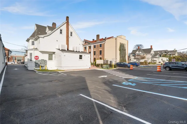 $3,250 | 584 Main Street, Unit 1, Islip, NY 11751