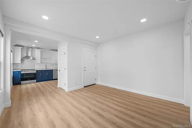 $3,250 | 584 Main Street, Unit 1, Islip, NY 11751