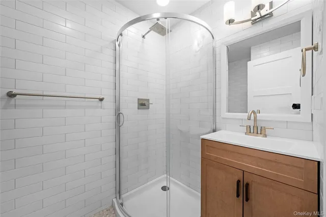 $3,250 | 584 Main Street, Unit 1, Islip, NY 11751