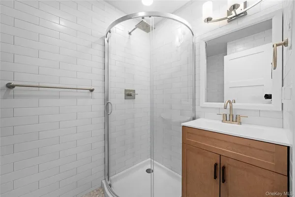 $3,250 | 584 Main Street, Unit 1, Islip, NY 11751