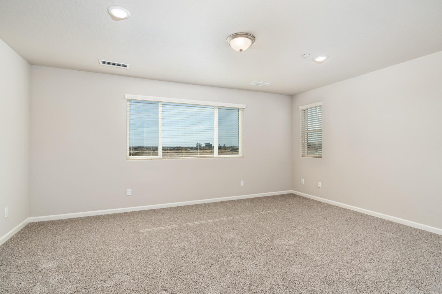 600 Traverse Drive Madera, CA 93636 - Photo 24 of 31 an empty room with a window