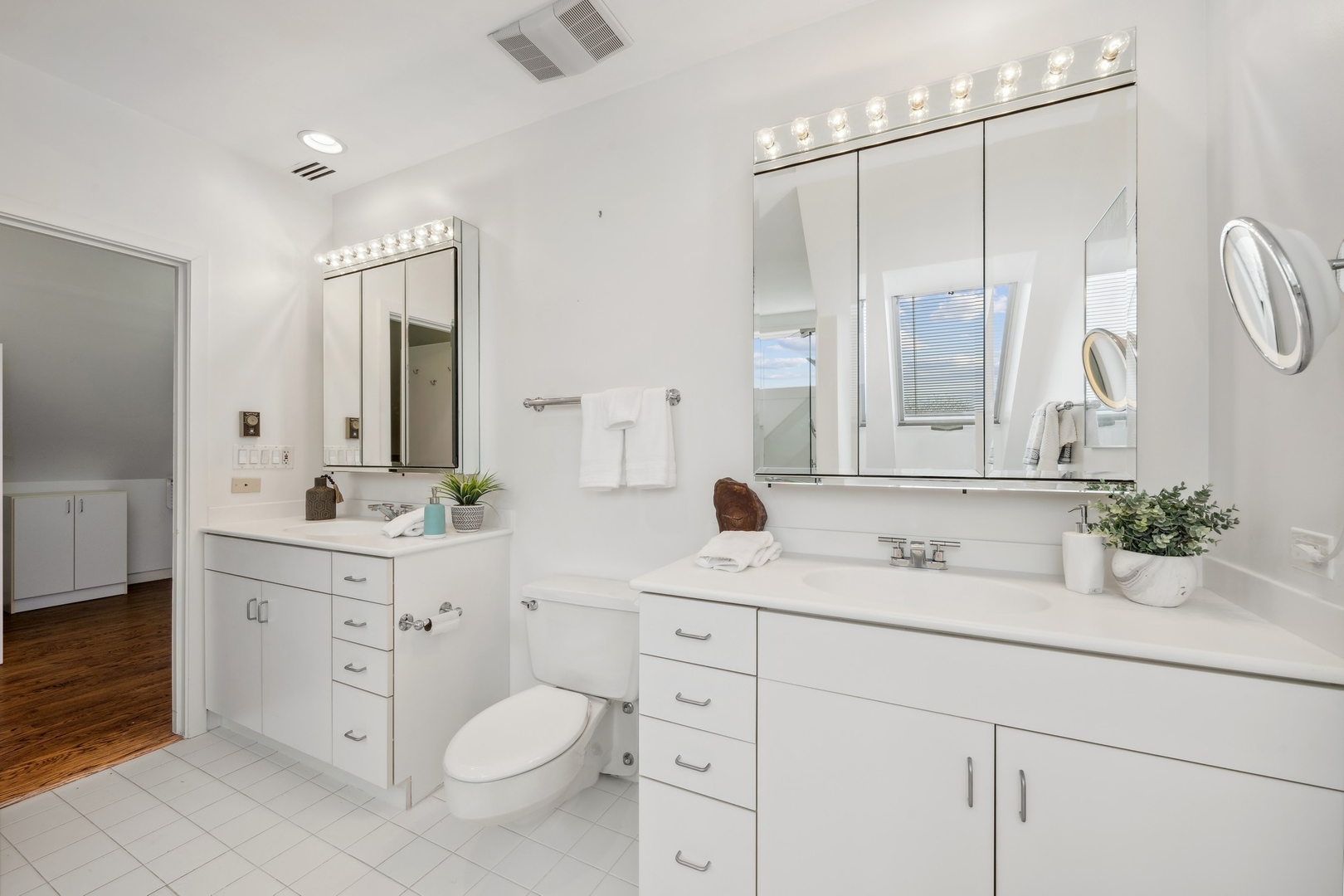535 North Mayflower Road, Unit D Lake Forest, IL 60045 - Photo 15 of 25 a bathroom with a double vanity sink toilet mirror and bathtub