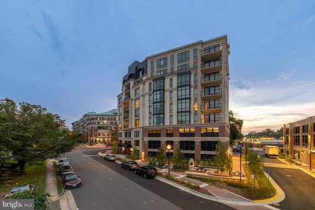 $1,899,900 | 6718 Lowell Avenue, Unit PH906, McLean, VA 22101