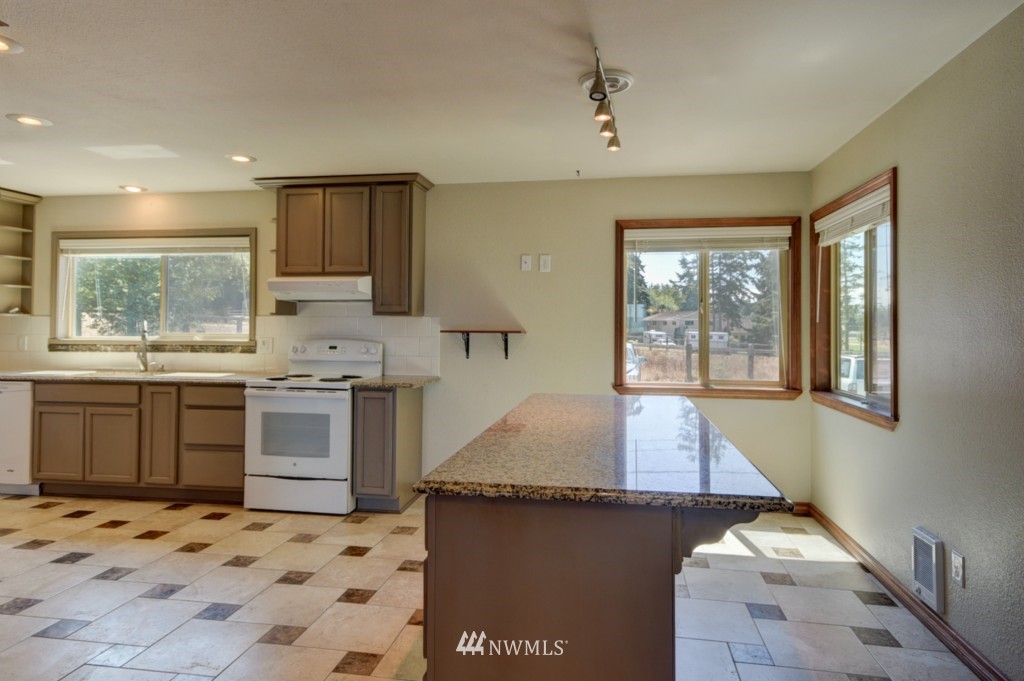 3170 North Heller Road Oak Harbor, WA 98277 - Photo 5 of 25 Gallery Image 5