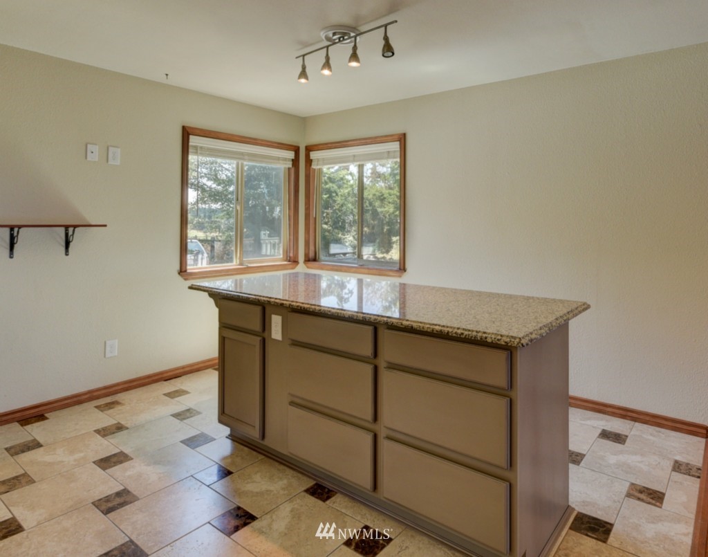 3170 North Heller Road Oak Harbor, WA 98277 - Photo 6 of 25 Gallery Image 6