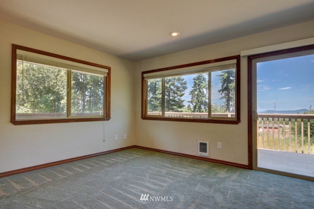 3170 North Heller Road Oak Harbor, WA 98277 - Photo 8 of 25 Gallery Image 8