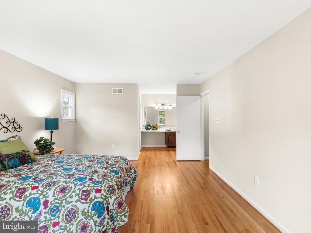 2000 Cradock Street Silver Spring, MD 20905 - Photo 22 of 44