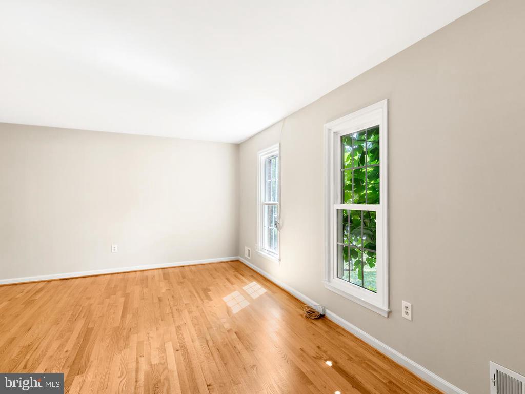 2000 Cradock Street Silver Spring, MD 20905 - Photo 4 of 44
