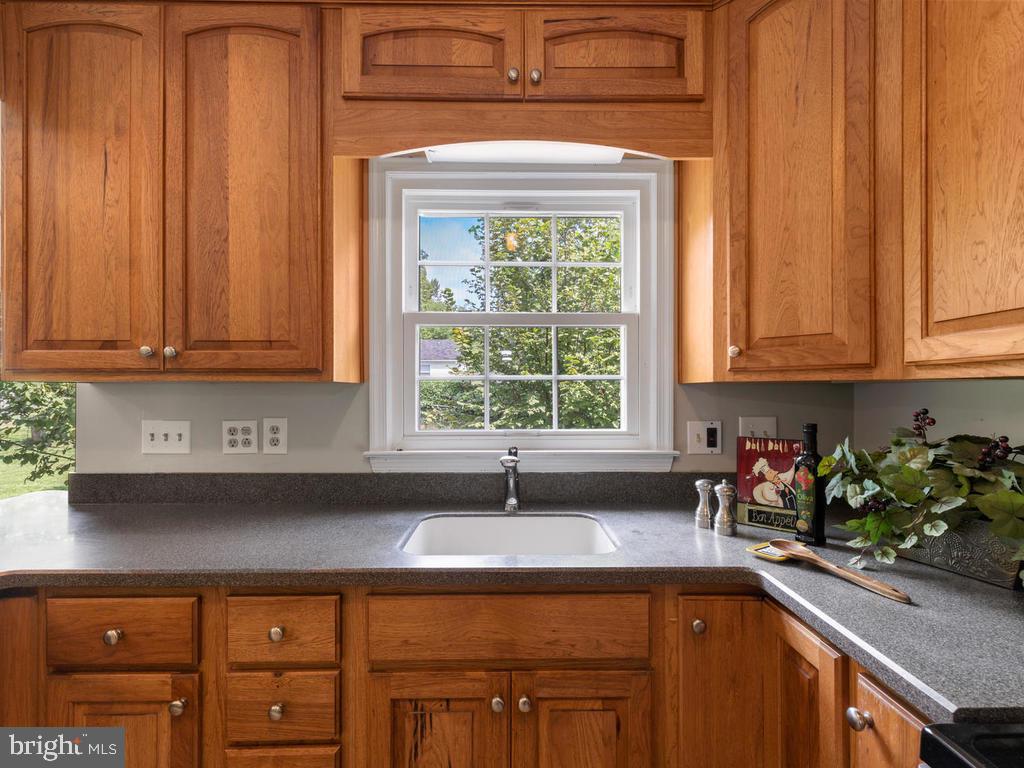 2000 Cradock Street Silver Spring, MD 20905 - Photo 8 of 44